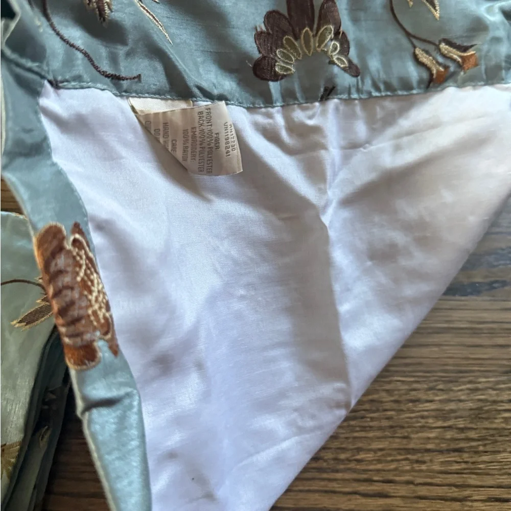 Target set embroidered